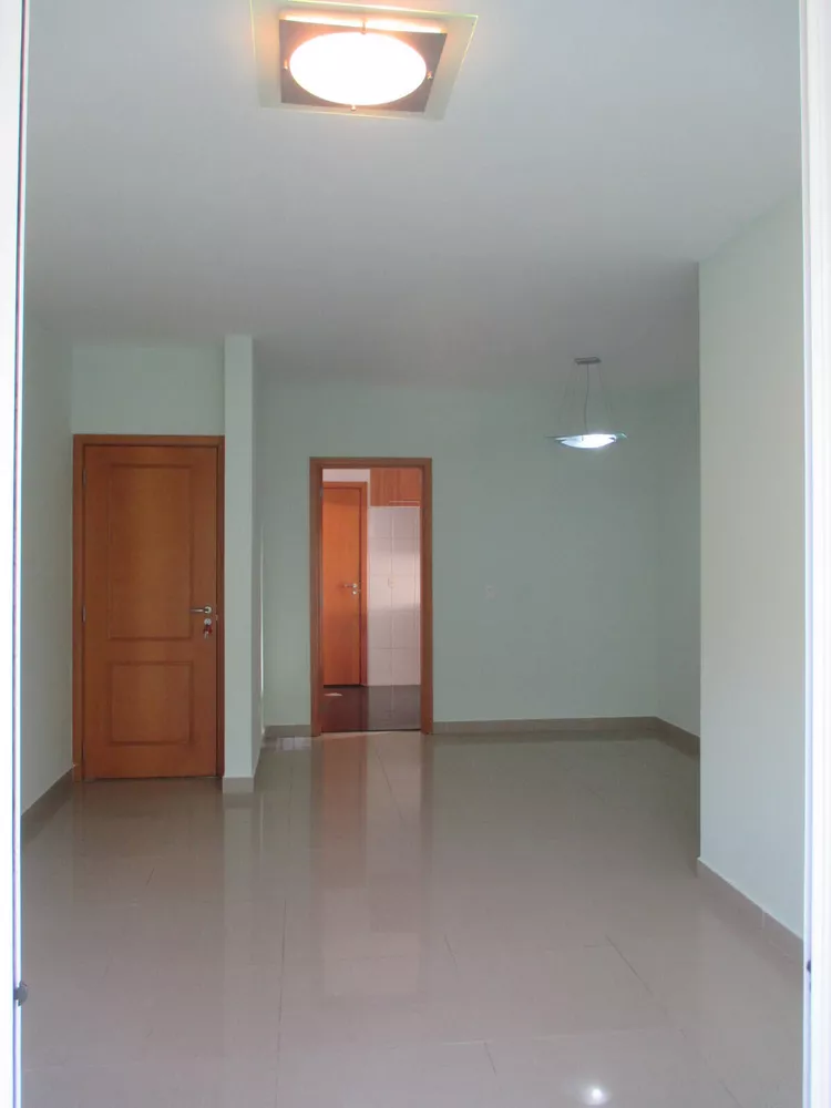 Apartamento à venda com 3 quartos, 113m² - Foto 2