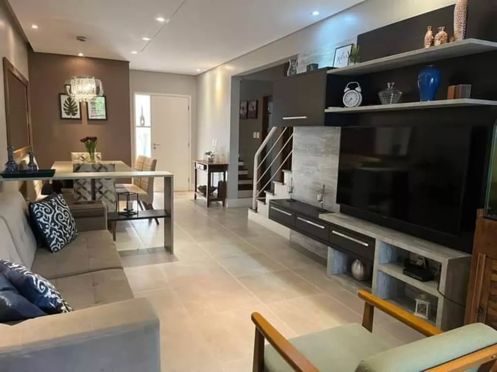 Casa à venda com 3 quartos, 190m² - Foto 1