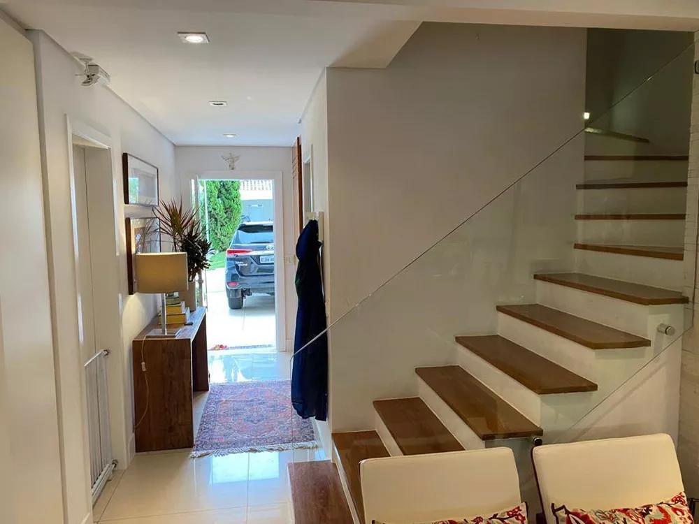 Casa de Condomínio à venda com 4 quartos, 236m² - Foto 2