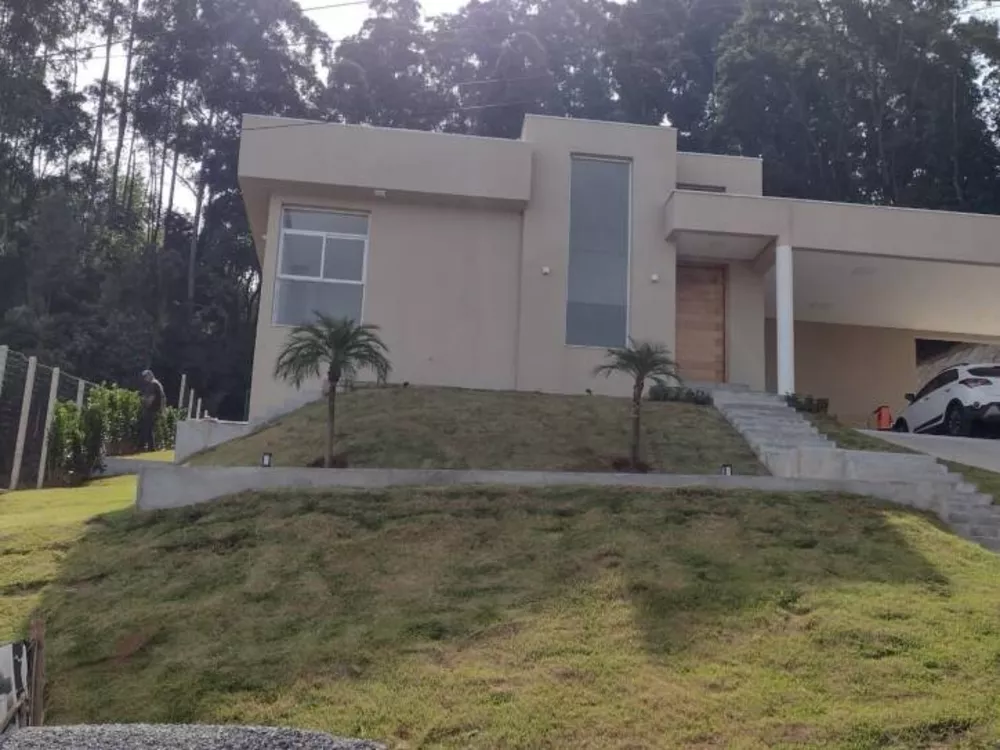 Casa à venda e aluguel com 4 quartos, 586m² - Foto 1