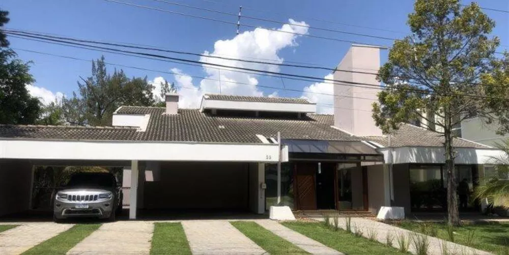 Casa para alugar com 4 quartos, 872m² - Foto 1