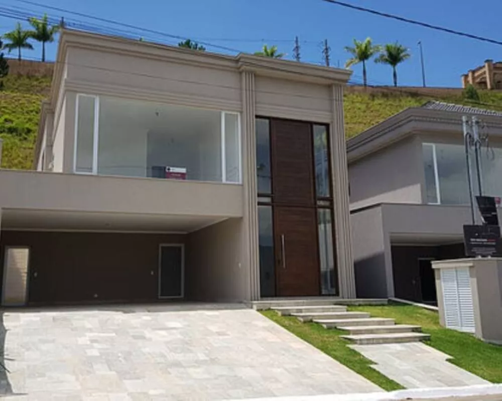 Casa à venda com 3 quartos, 303m² - Foto 1