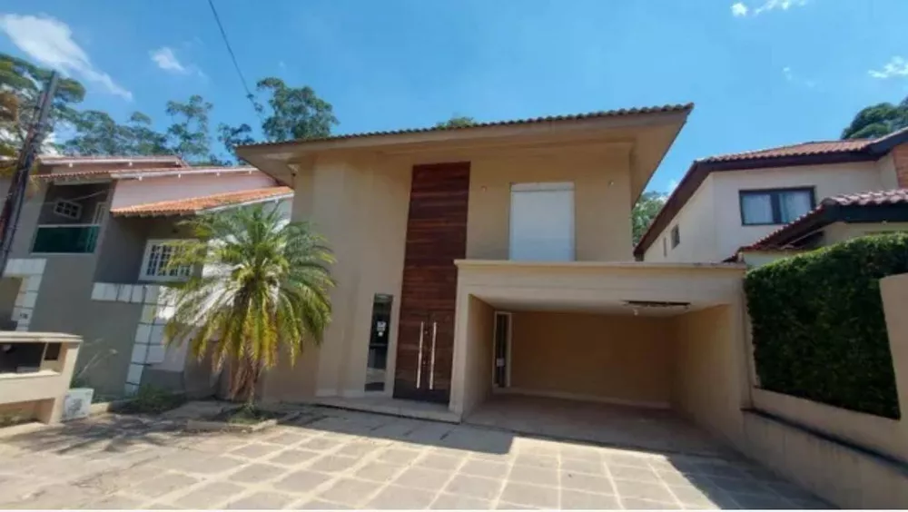 Casa à venda com 4 quartos, 288m² - Foto 1