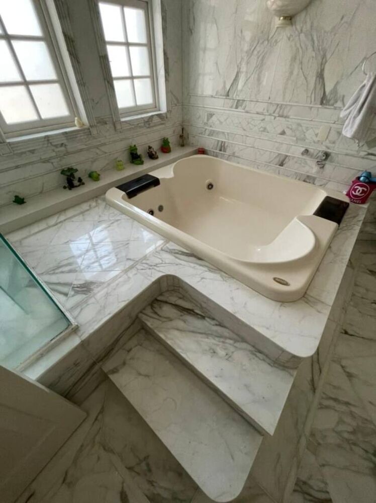 Casa à venda e aluguel com 5 quartos, 750m² - Foto 2