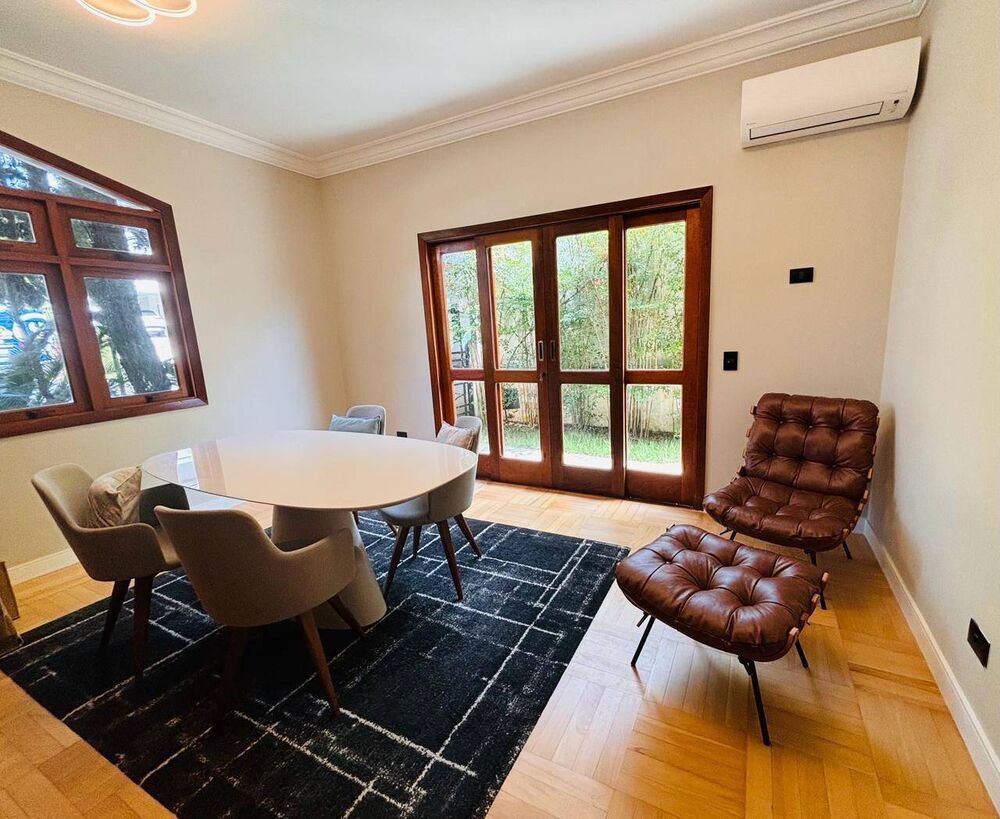Casa para alugar com 4 quartos, 640m² - Foto 4