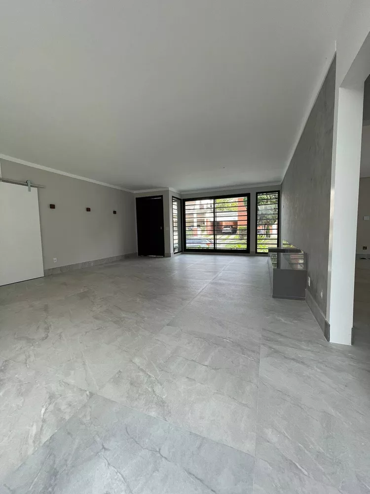 Apartamento para alugar com 4 quartos, 322m² - Foto 2