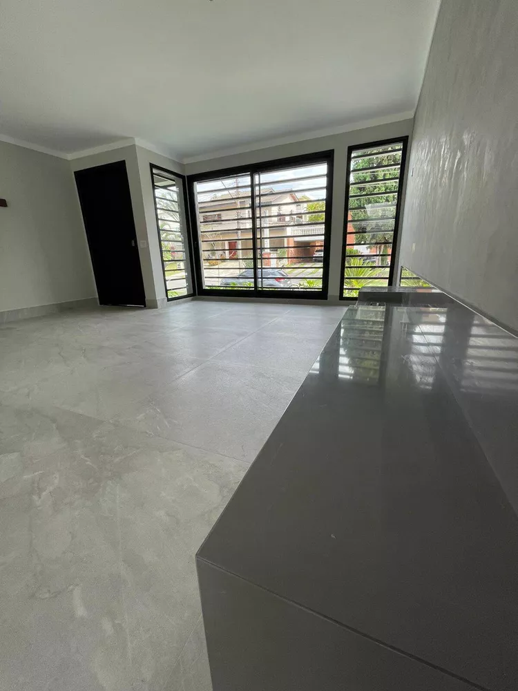 Apartamento para alugar com 4 quartos, 322m² - Foto 1