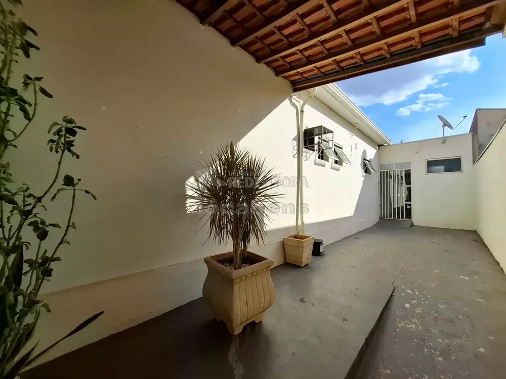Prédio Inteiro para alugar com 7 quartos, 200m² - Foto 2