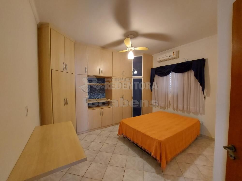 Casa à venda com 3 quartos, 240m² - Foto 1