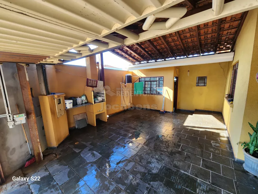 Casa à venda com 2 quartos, 120m² - Foto 1