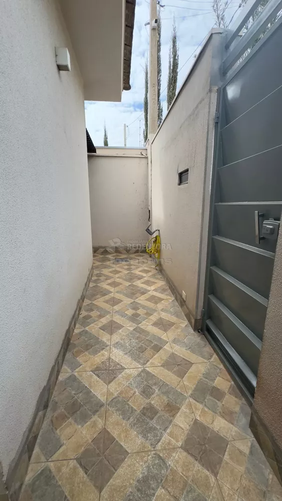 Casa à venda com 3 quartos, 250m² - Foto 2