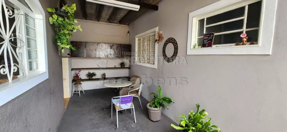 Casa à venda com 4 quartos, 200m² - Foto 2