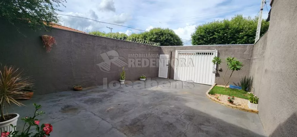 Casa à venda com 4 quartos, 200m² - Foto 1