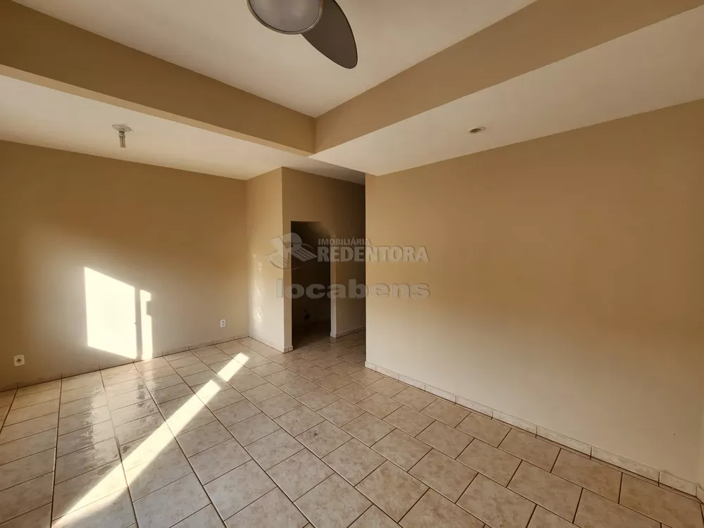 Casa de Condomínio para alugar com 3 quartos, 140m² - Foto 2