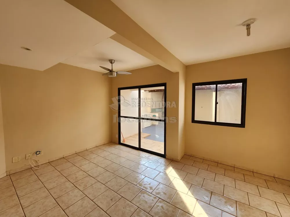 Casa de Condomínio para alugar com 3 quartos, 140m² - Foto 1