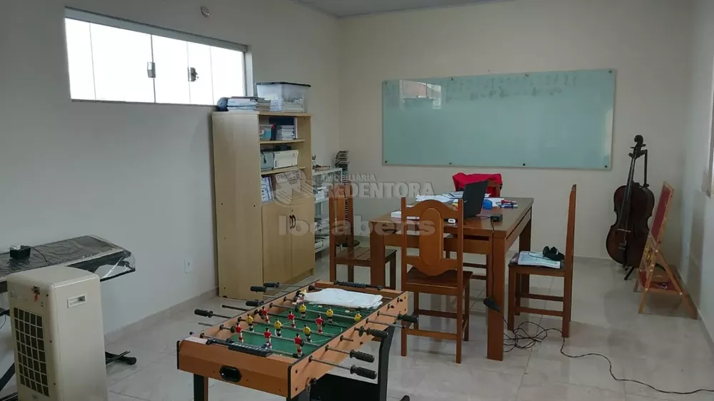Casa à venda com 3 quartos, 242m² - Foto 4