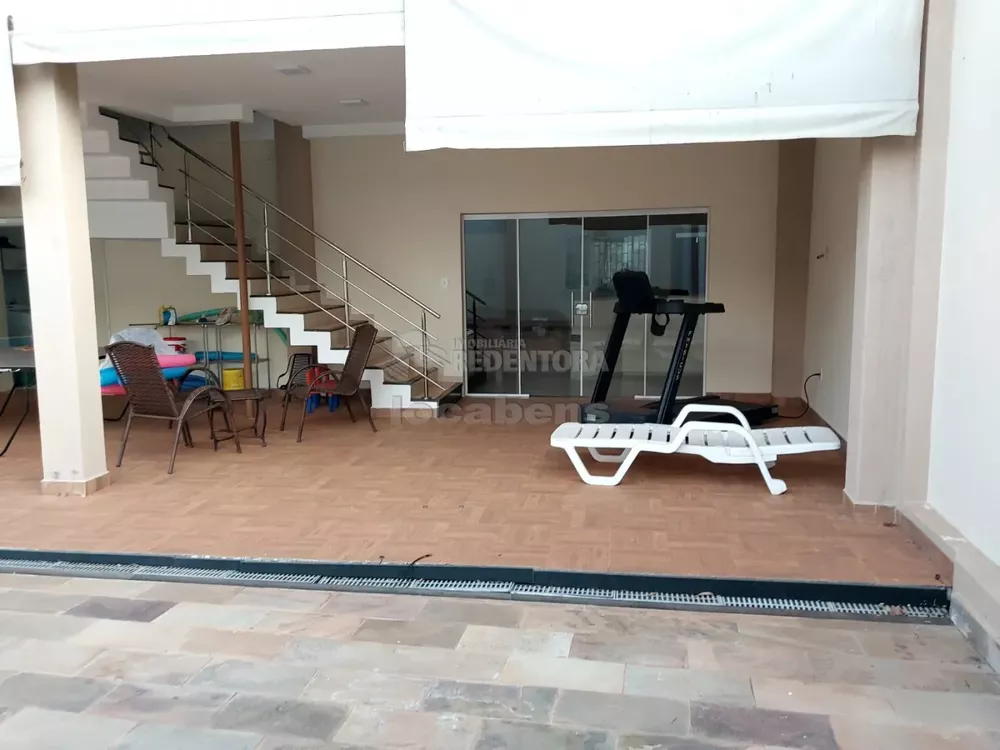 Casa à venda com 3 quartos, 242m² - Foto 3