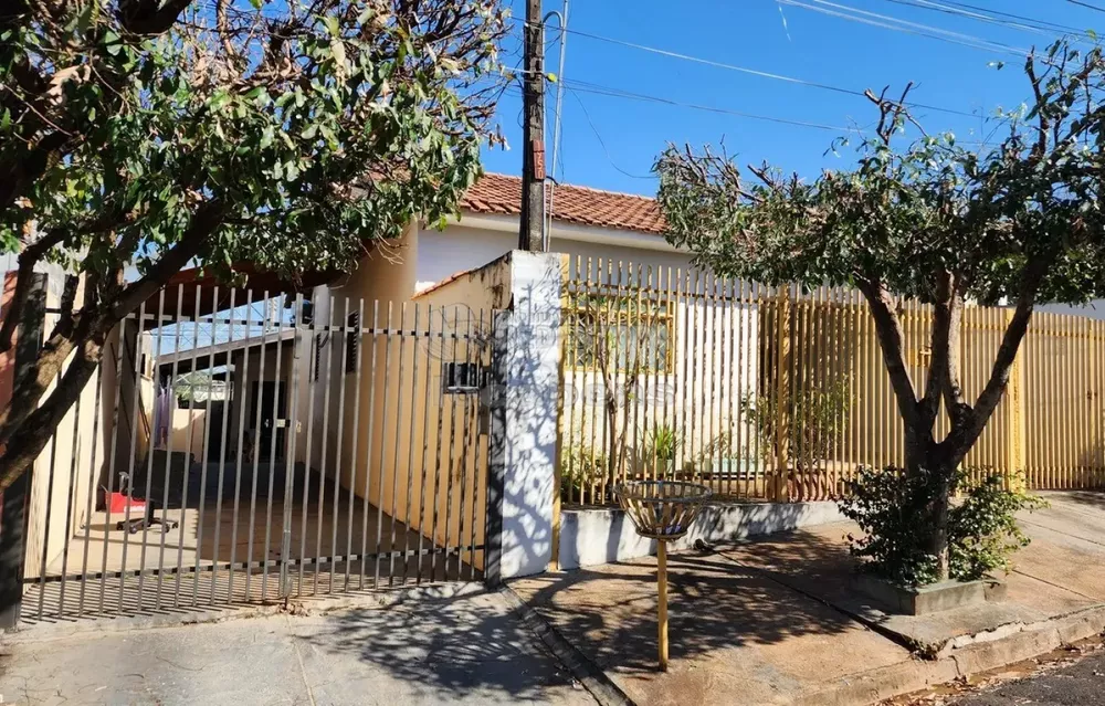 Casa à venda com 4 quartos, 201m² - Foto 2