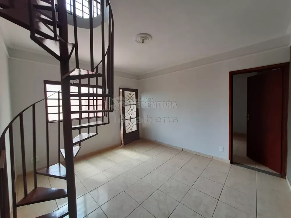 Casa à venda com 7 quartos, 227m² - Foto 2