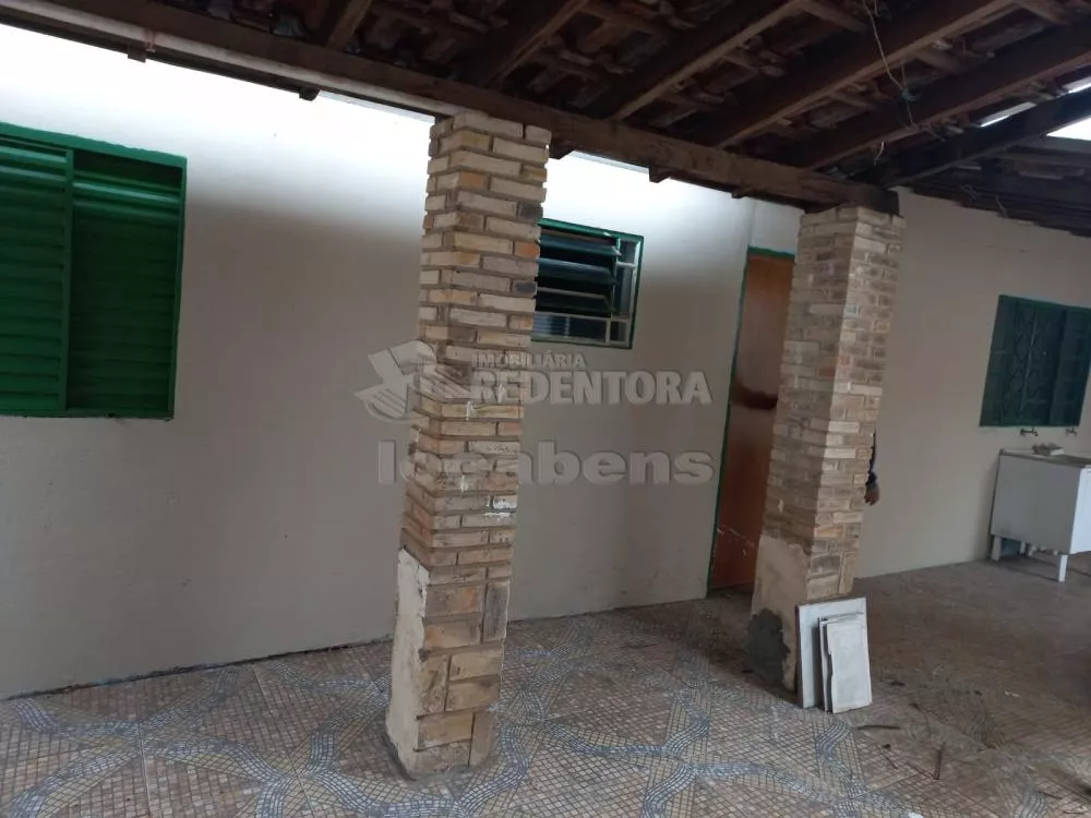 Casa à venda com 3 quartos, 240m² - Foto 1