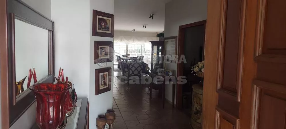 Casa à venda com 4 quartos, 380m² - Foto 1