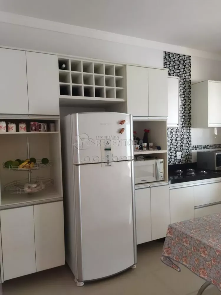Casa à venda com 3 quartos, 244m² - Foto 3