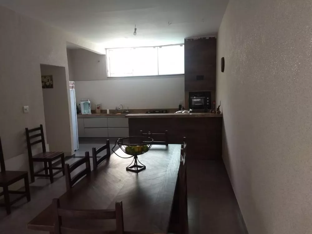 Casa à venda com 3 quartos, 196m² - Foto 3