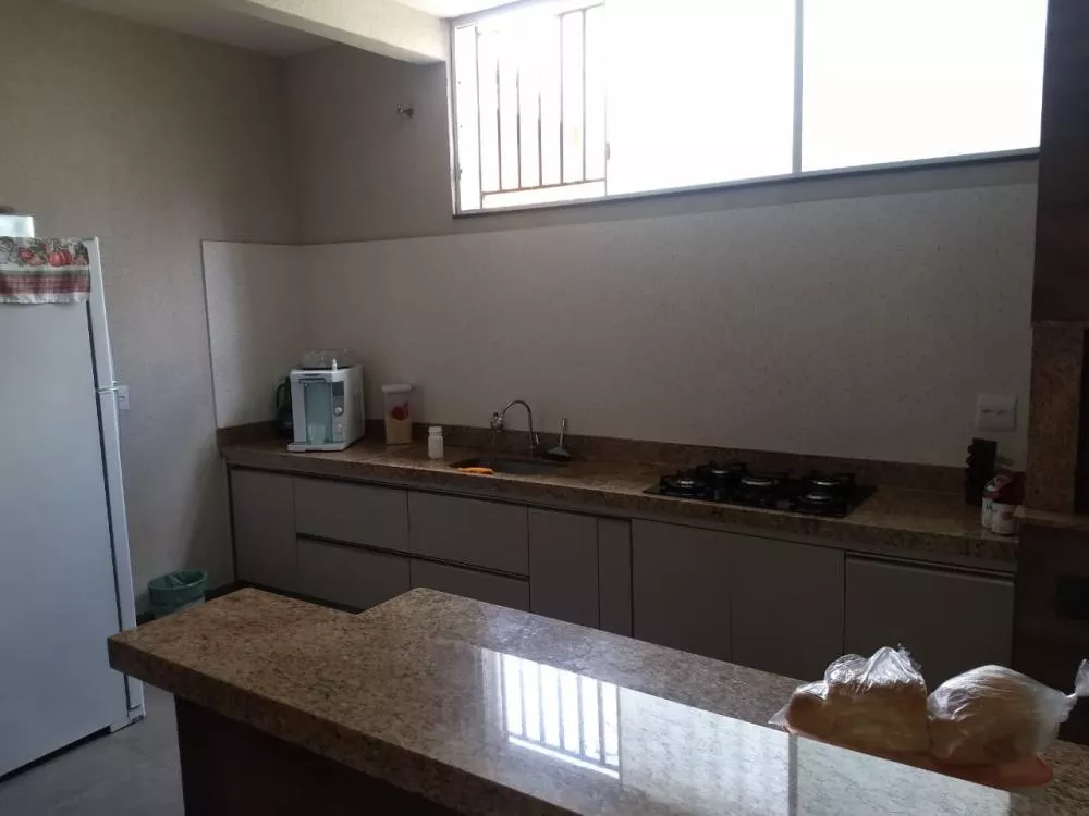 Casa à venda com 3 quartos, 196m² - Foto 4