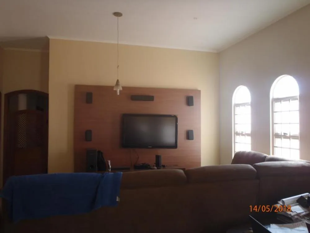Casa, 3 quartos, 200 m² - Foto 1