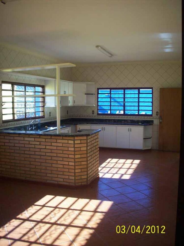 Casa à venda com 3 quartos, 360m² - Foto 1
