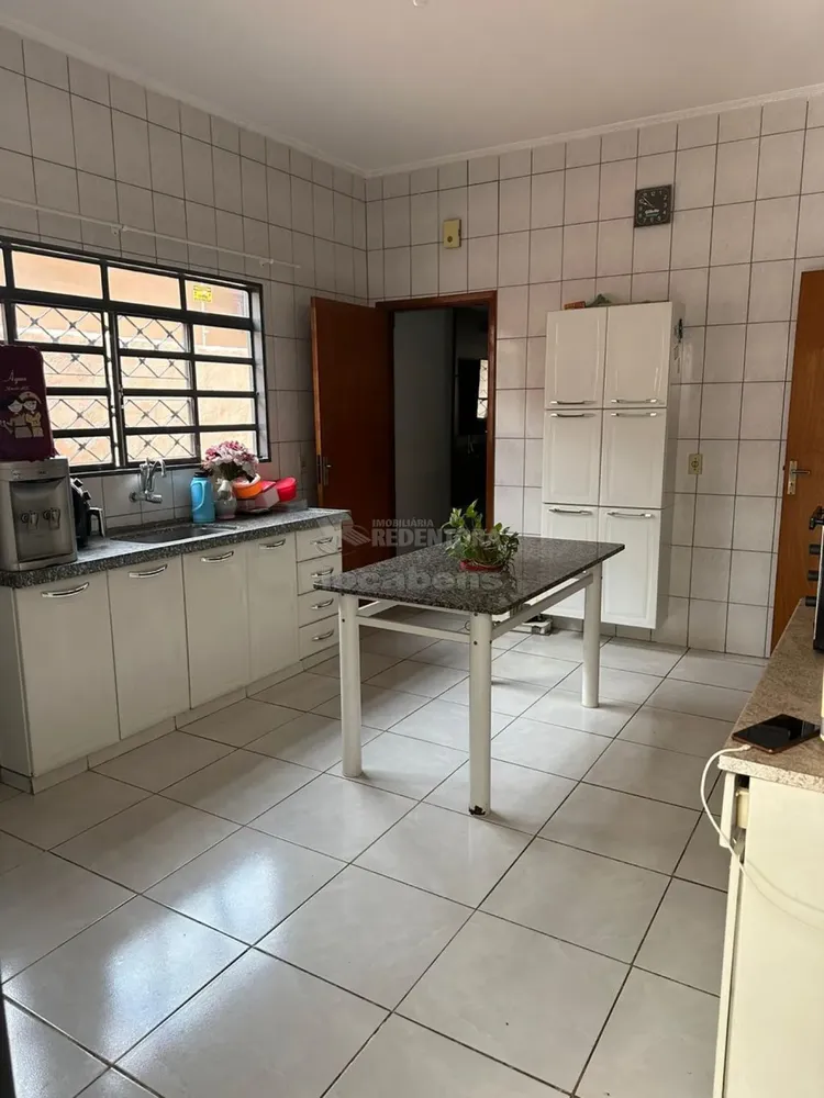 Casa, 4 quartos, 196 m² - Foto 2