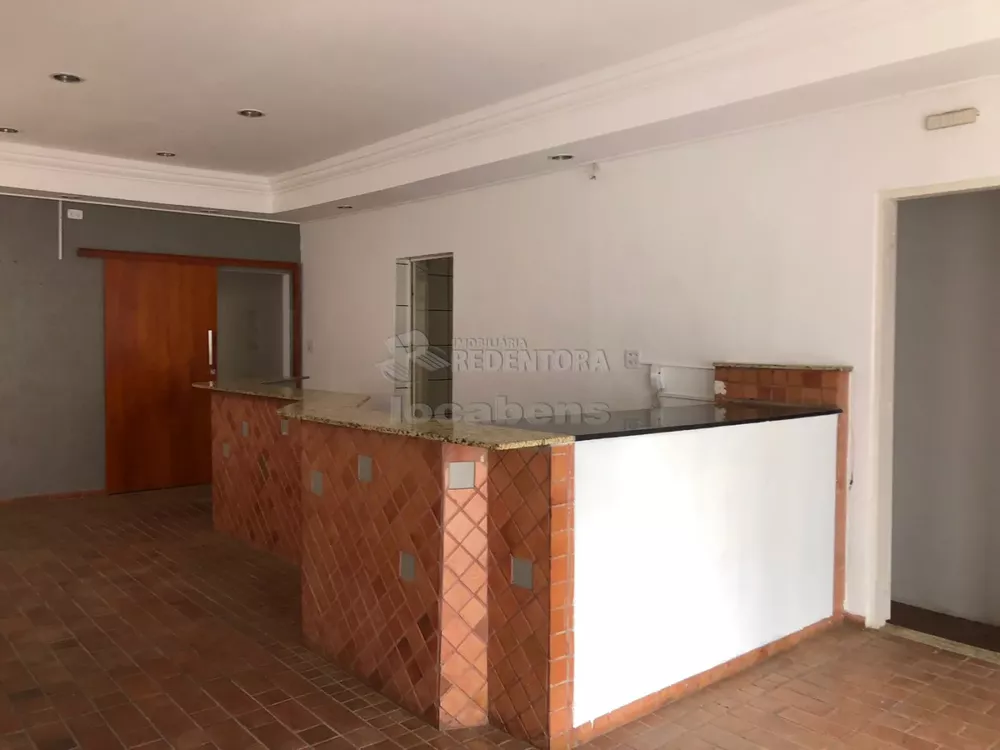 Prédio Inteiro para alugar com 3 quartos, 250m² - Foto 1