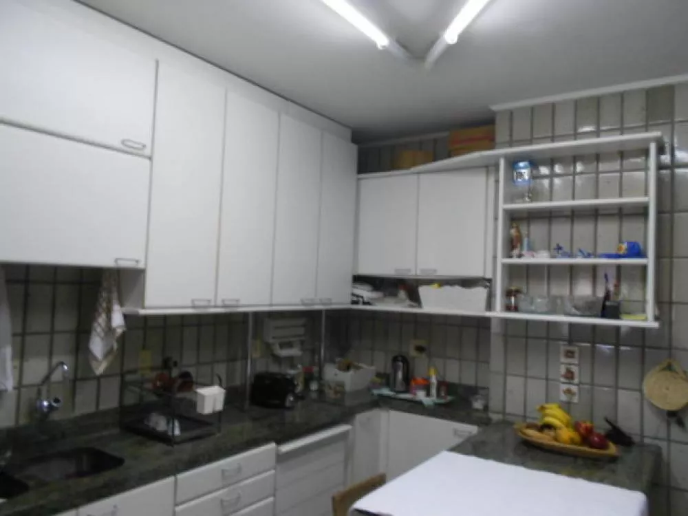 Apartamento à venda com 3 quartos, 264m² - Foto 2