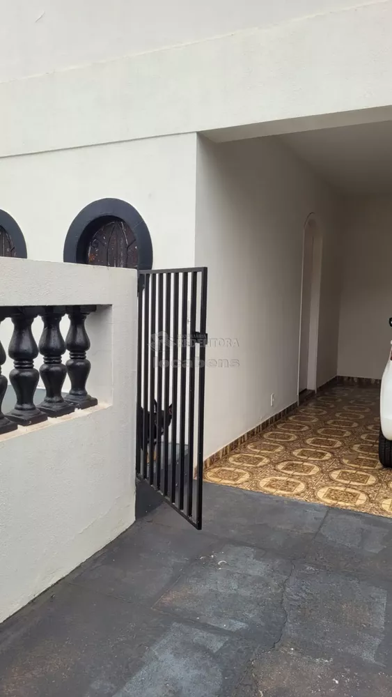 Casa à venda com 3 quartos, 300m² - Foto 1