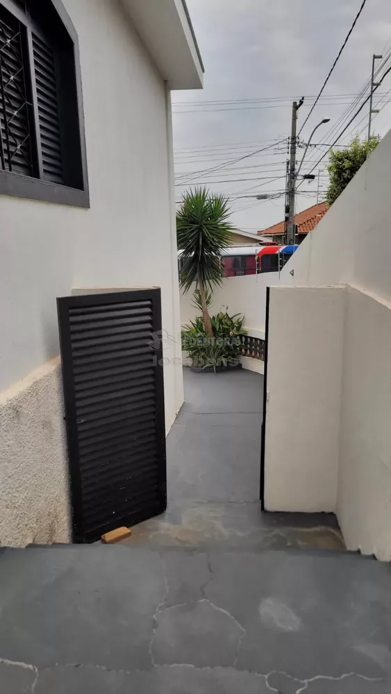 Casa à venda com 3 quartos, 300m² - Foto 2