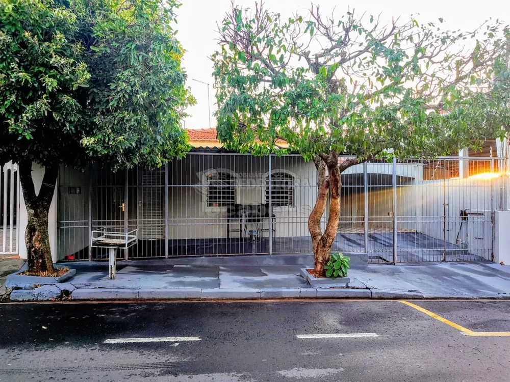 Casa à venda com 6 quartos, 120m² - Foto 1