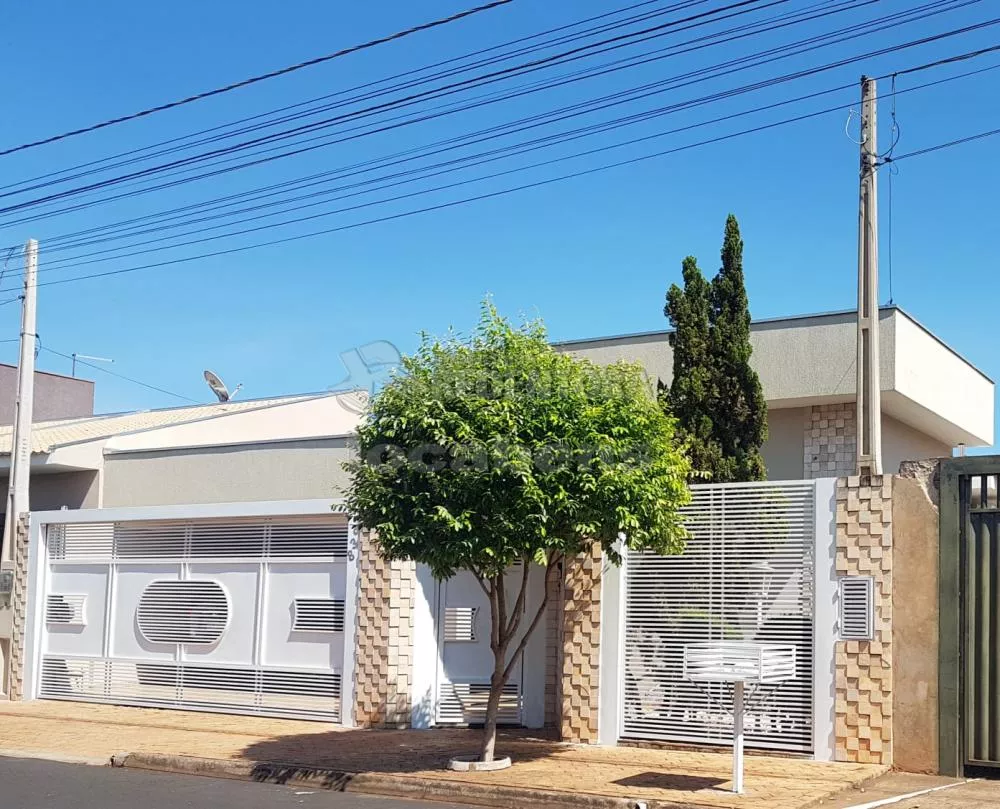 Casa à venda com 3 quartos, 195m² - Foto 1