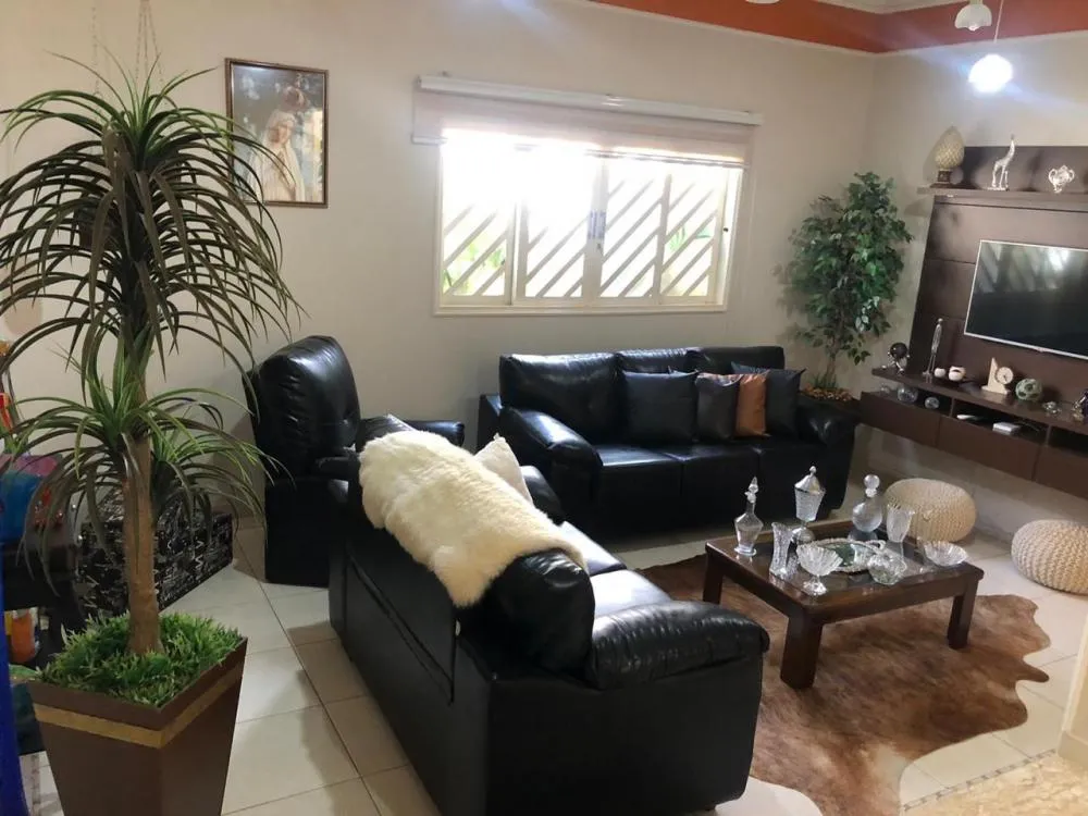 Casa, 3 quartos, 270 m² - Foto 1