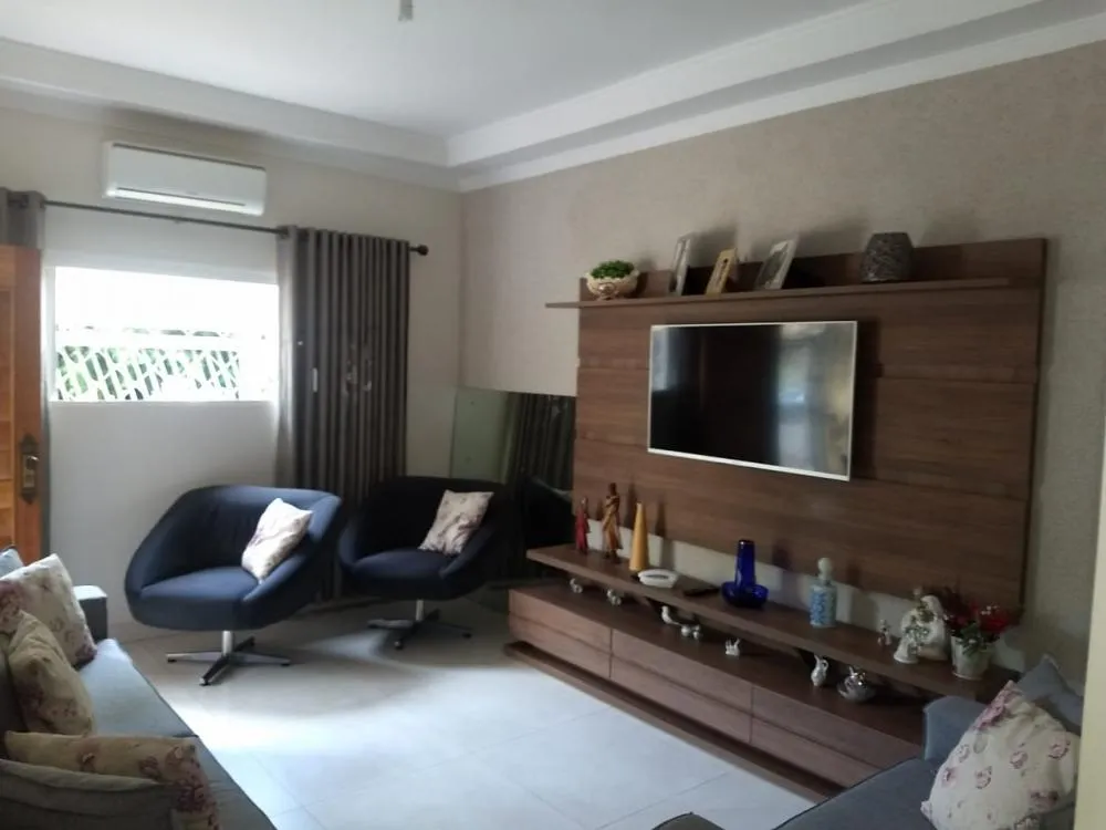 Casa, 3 quartos, 196 m² - Foto 1