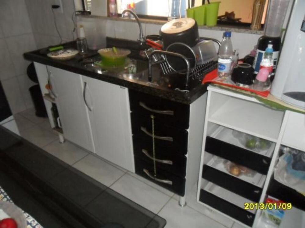 Casa à venda com 6 quartos, 200m² - Foto 2