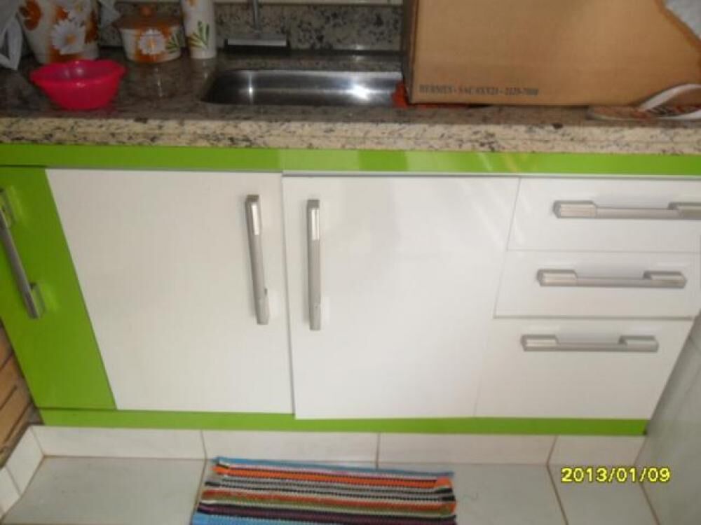 Casa à venda com 6 quartos, 200m² - Foto 1