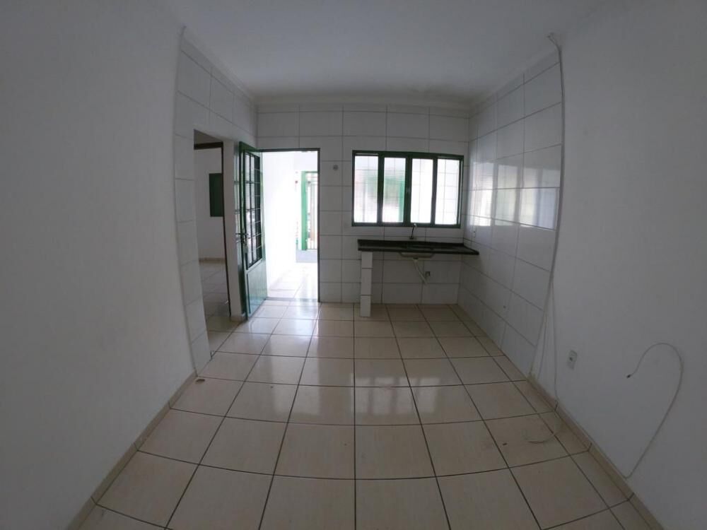 Casa para alugar com 2 quartos, 70m² - Foto 2
