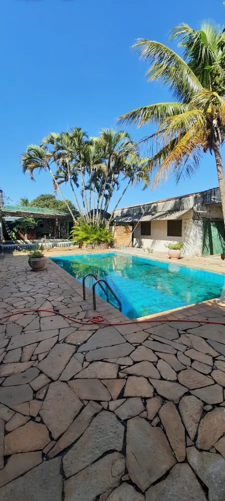 Chácara, 3 quartos, 1080 m² - Foto 1