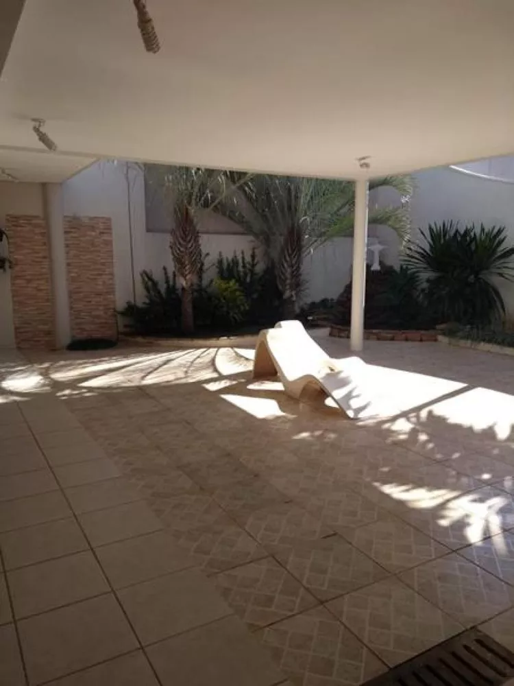 Casa de Condomínio à venda com 4 quartos, 309m² - Foto 1