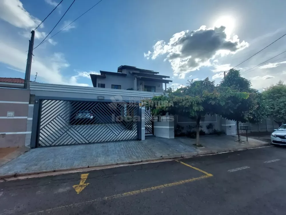 Sobrado à venda com 3 quartos, 385m² - Foto 1