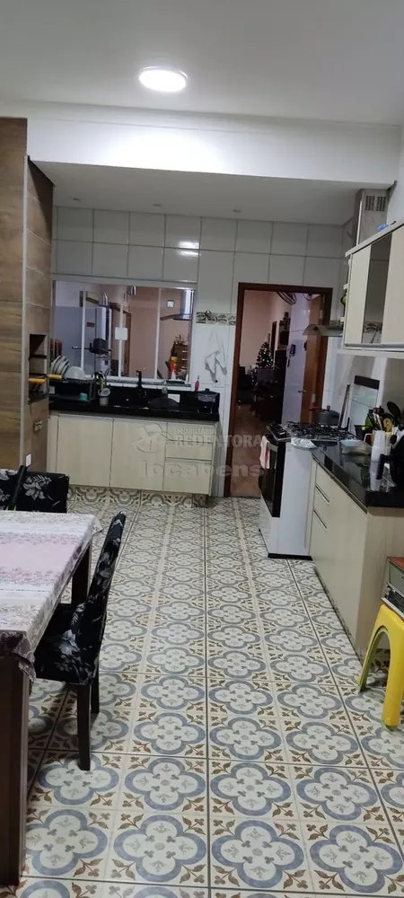 Casa à venda com 3 quartos, 142m² - Foto 1