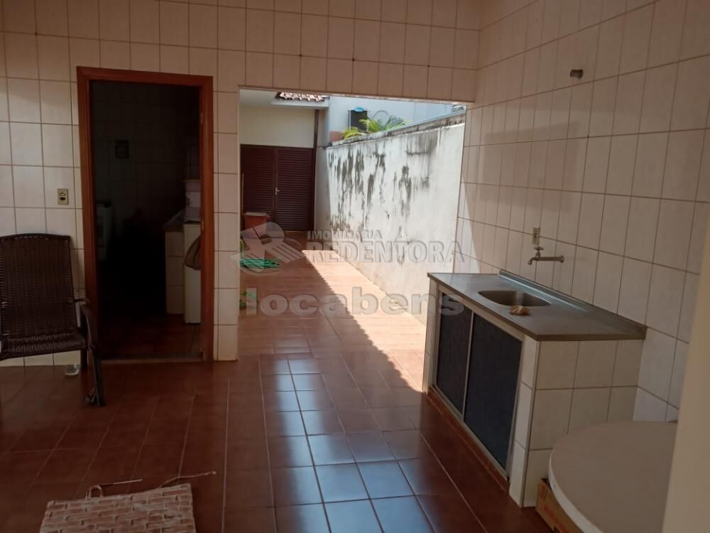 Casa à venda com 3 quartos, 206m² - Foto 1