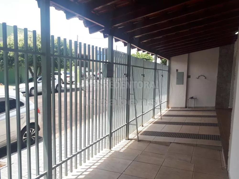 Casa à venda com 2 quartos, 90m² - Foto 1