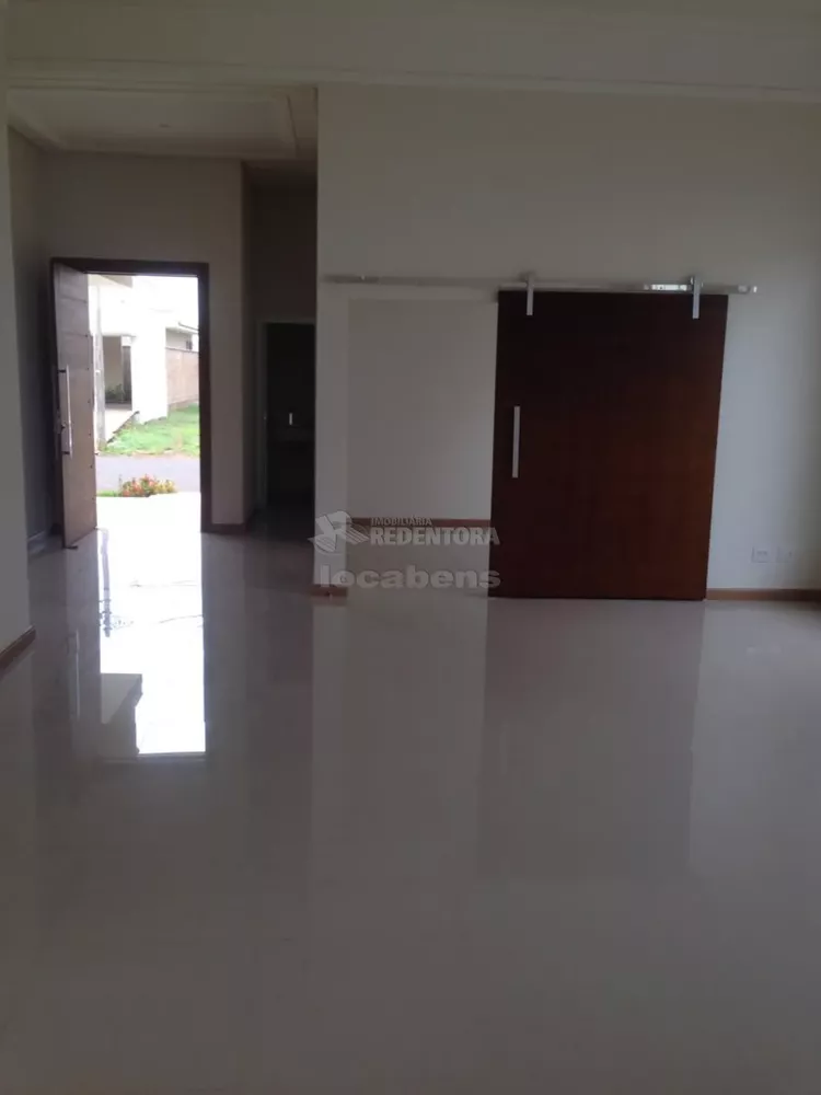 Casa de Condomínio para alugar com 3 quartos, 300m² - Foto 2