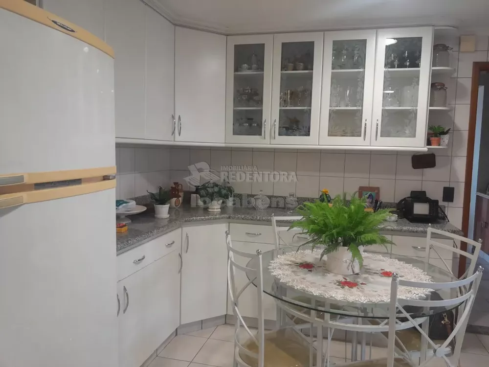 Apartamento à venda com 3 quartos, 180m² - Foto 2